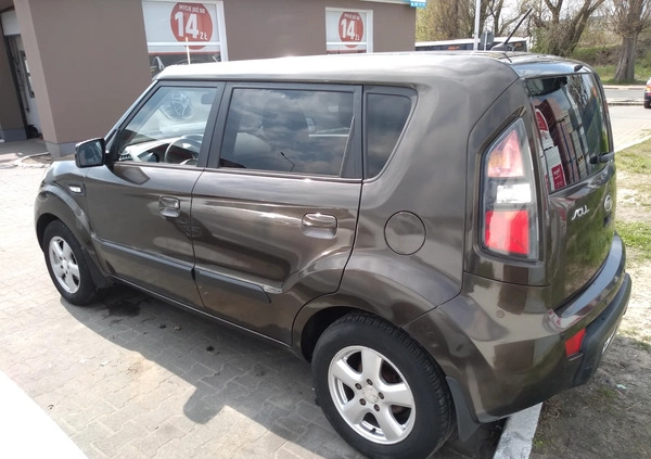 Kia Soul cena 18900 przebieg: 218000, rok produkcji 2009 z Poznań małe 56